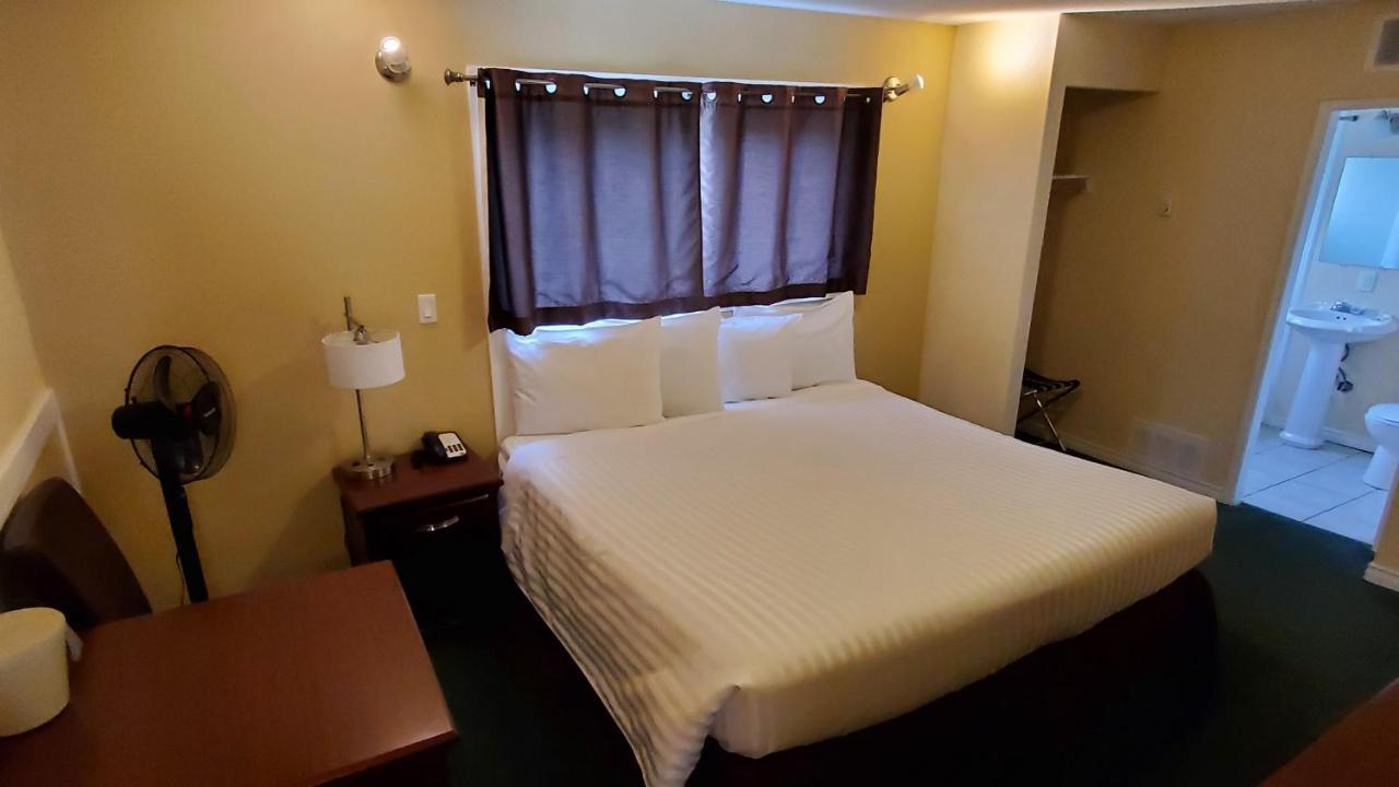 Comox Valley Inn & Suites Courtenay Exterior photo